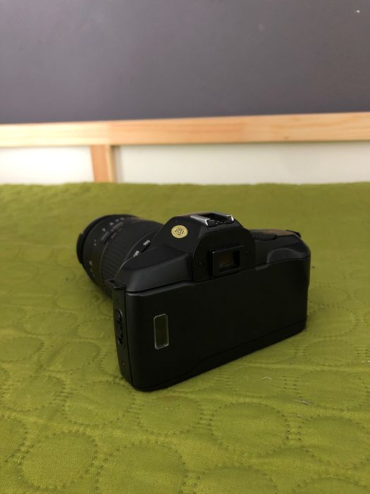 câmera cannon 850 com objetiva e flash e pilha nova.