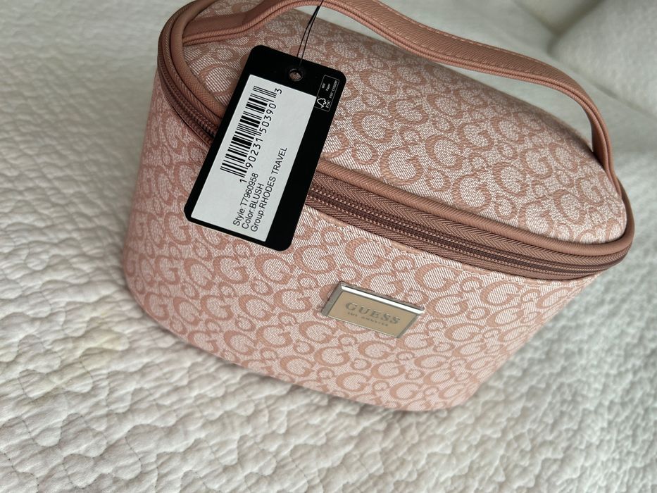 Guess kosmetyczka- kuferek