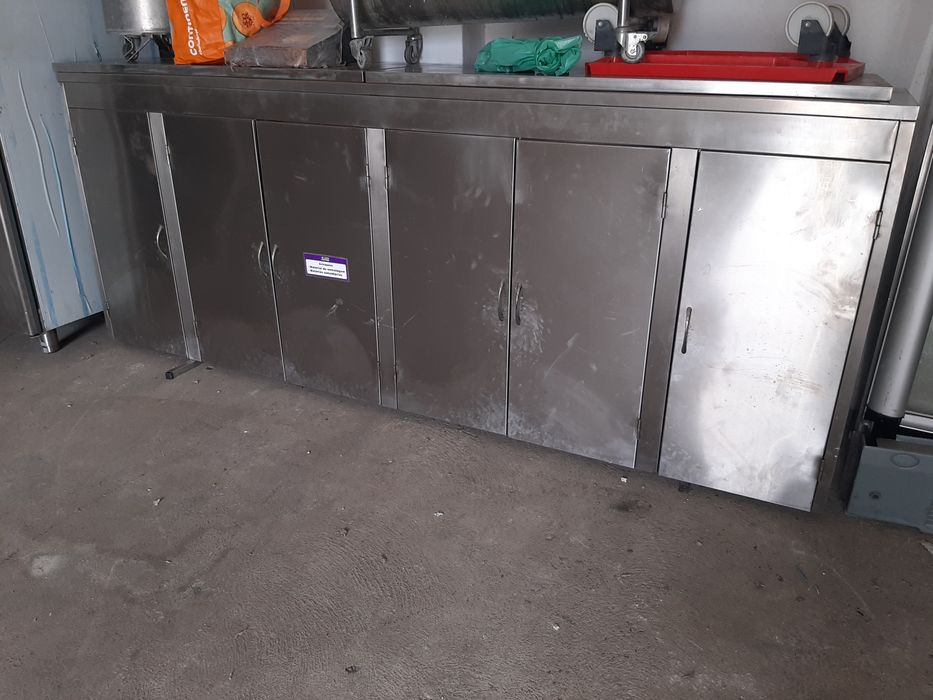 Bancada ou armario totalmente fechado