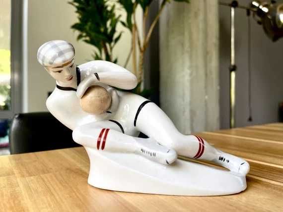 Продам Фарфоровая статуэтка Вратарь