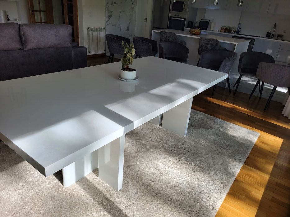 Mesa branca como nova