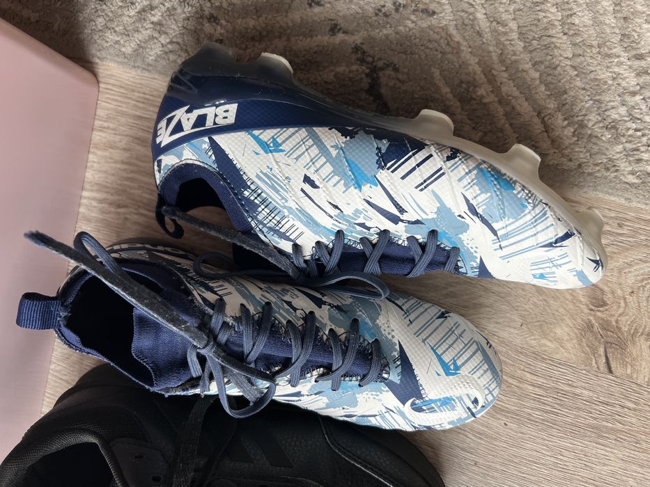 Korki do pilki noznej. 37