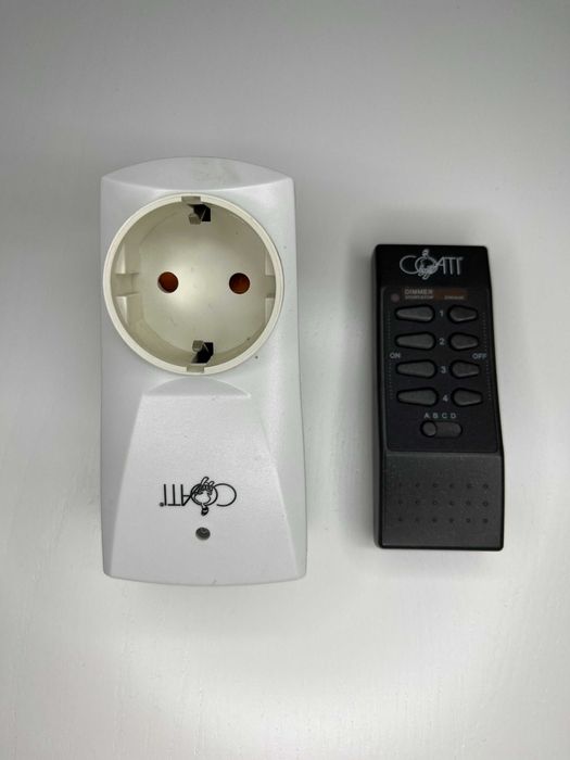 Kit tomada + controle remoto