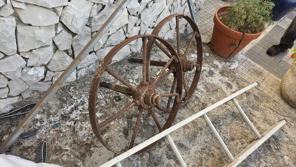 Rodas de carroça antigas