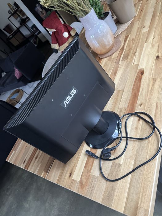 Monitor ASUS 19” cali ekran