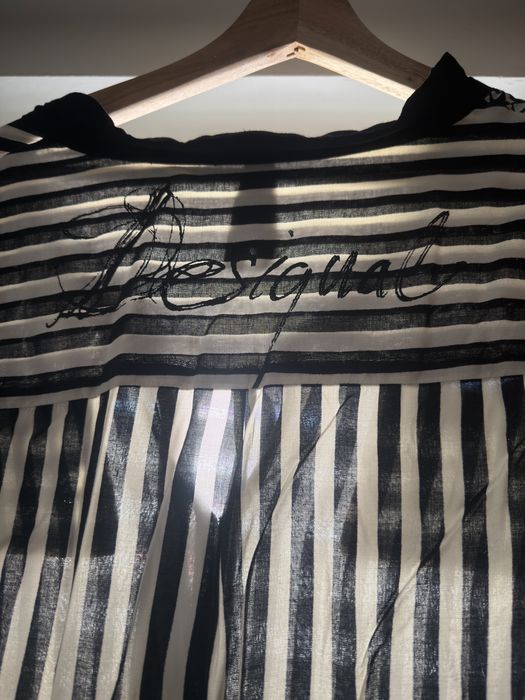 Camisa da marca desigual