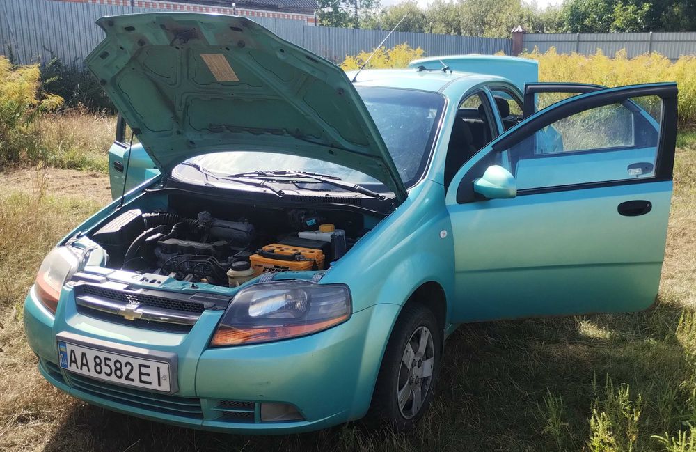 Chevrolet Aveo 2005 1.5 бензин механика