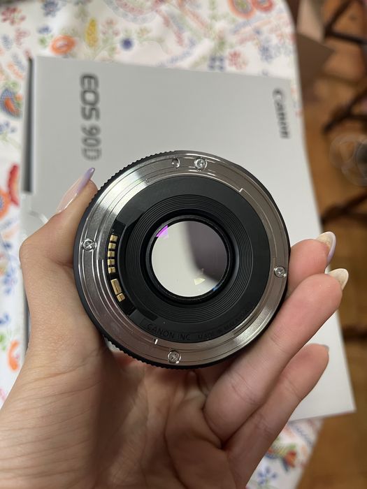 Canon EOS 90D + Canon 50mm f/1.8 STM + 2 baterias