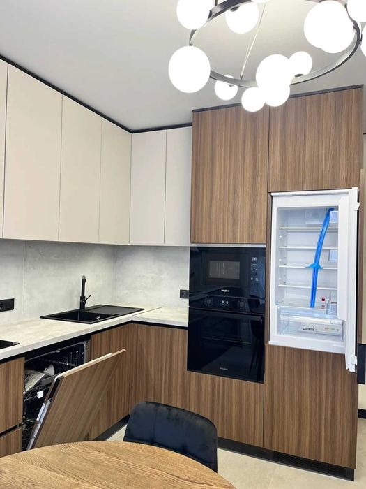 Перша здача! Простора 2-кімнатна квартира біля міського озера