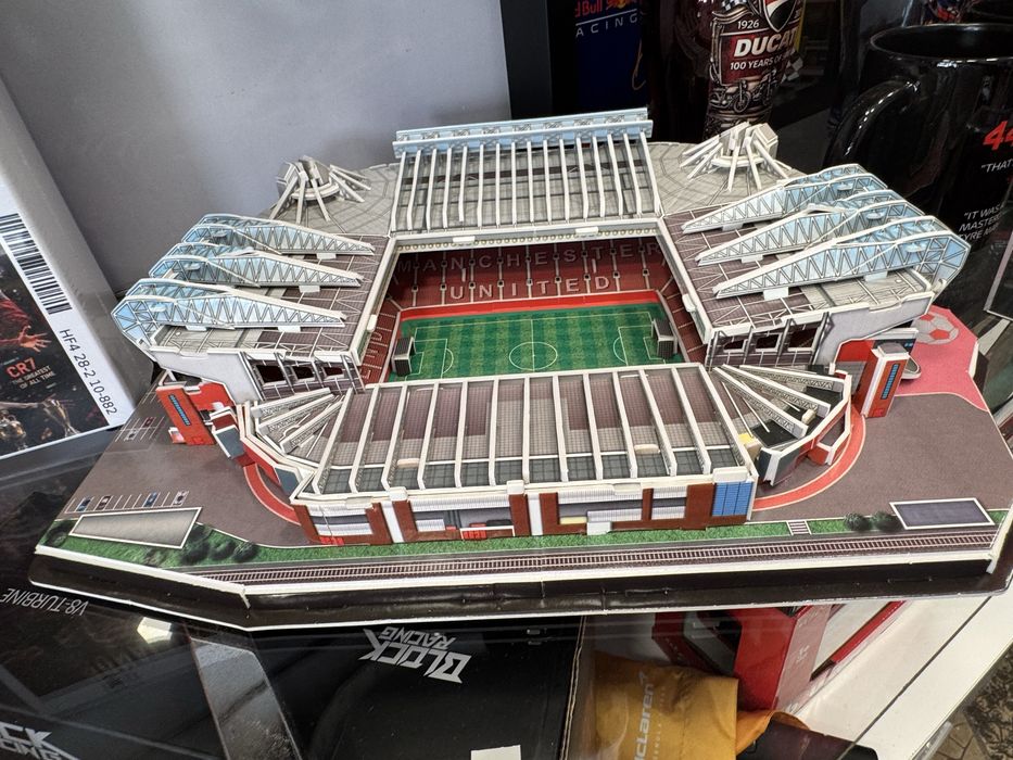 Estádio Manchester United 3D, montado!. Espectacular!.