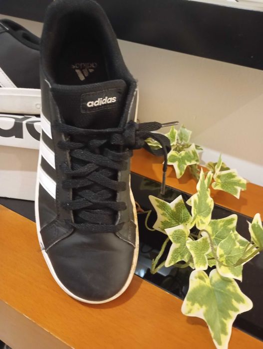 Sapatilhas Adidas Grand Court - em preto