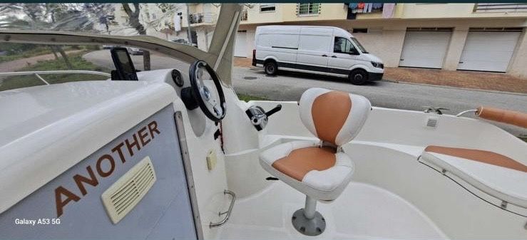 Quicksilver 470 – Como Novo (nem sem 100h) – Mercury 50cv 4T + Reboque + Palamenta Classe 5