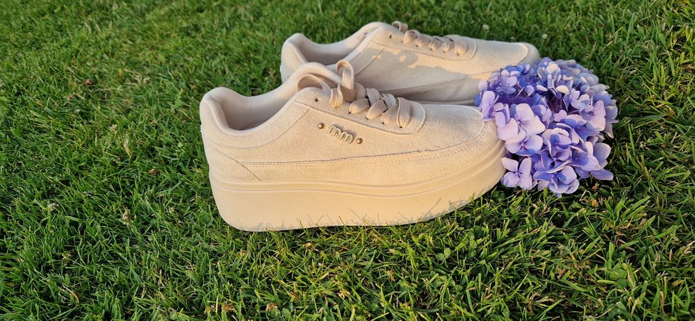 Buty na koturnie