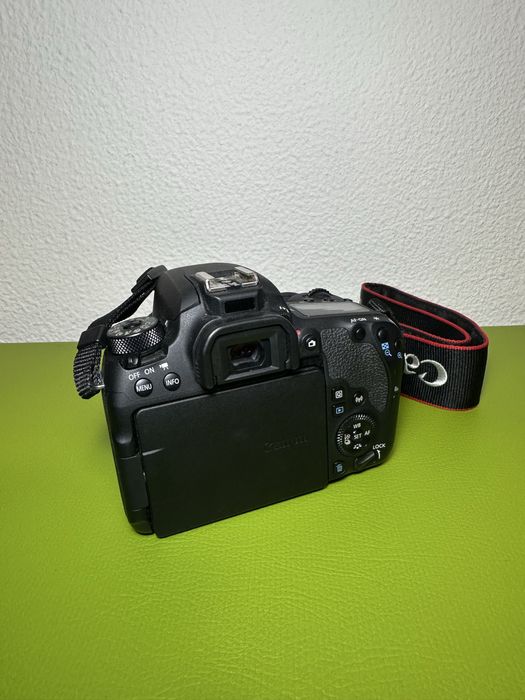 Canon 77D irrepreensivel