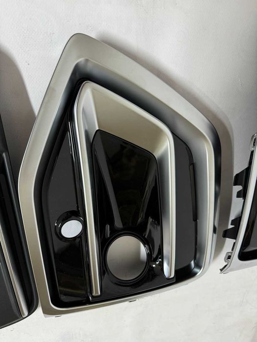 Audi Q5 80A Q7 Q3 A6 C8 A4 B9 решітка бампера накладка бокова Ауді