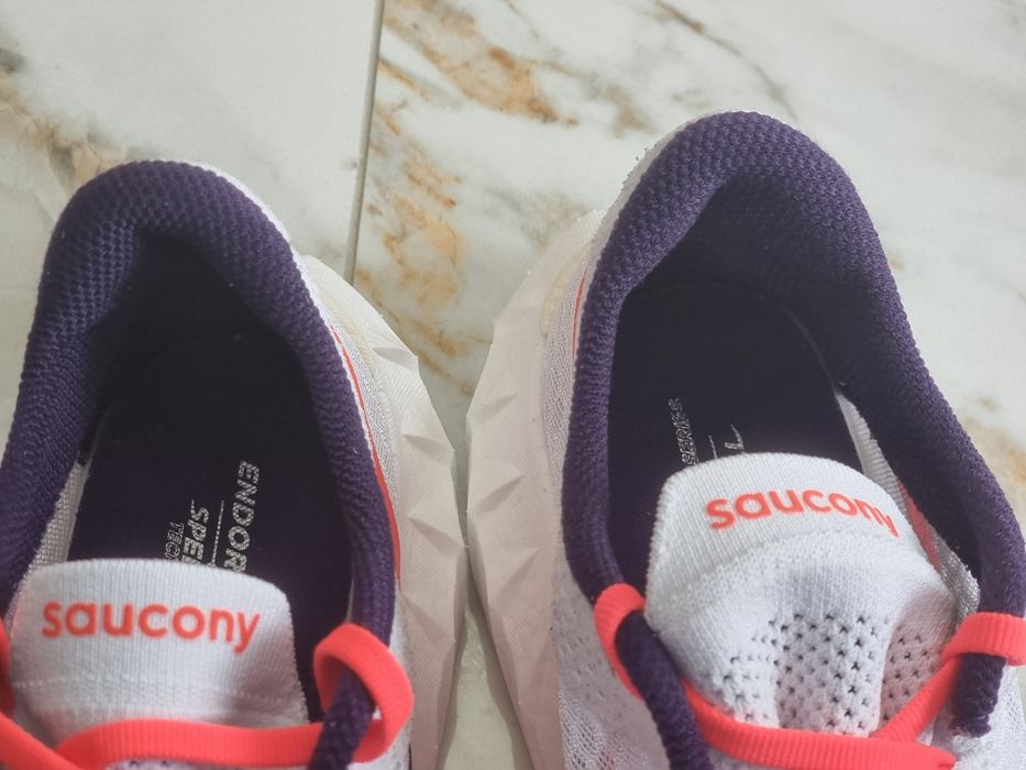 Оригінал 100% бігові кросівки Saucony Endorphin pro 4  EUR  42.5