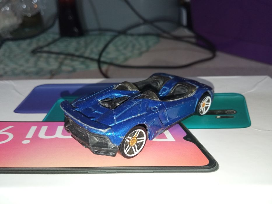 Lamborghini Aventador J hot wheels granat