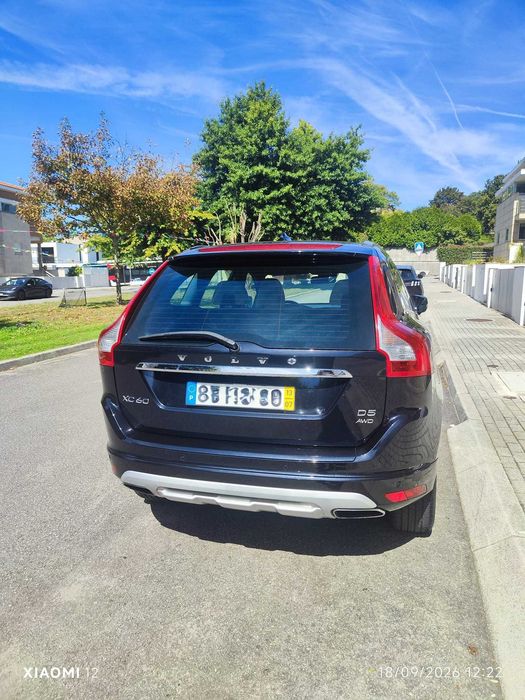 Volvo XC60 D5 2.4 AWD Summum 215 cv Automático — Nacional 17 490€ foto 2