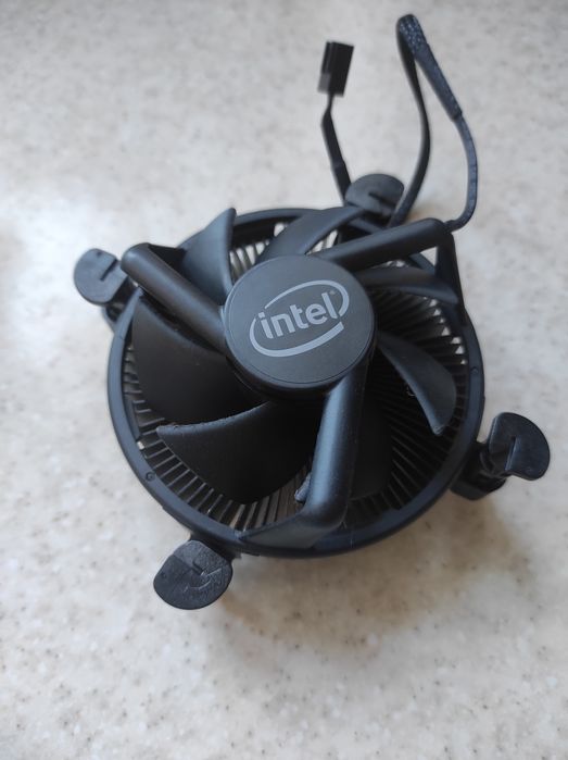 Боксовий кулер intel