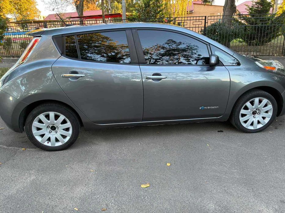 Nissan Leaf 2015 продам