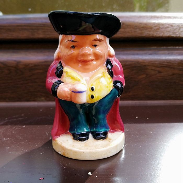 Stary kufel figuralny Anglia