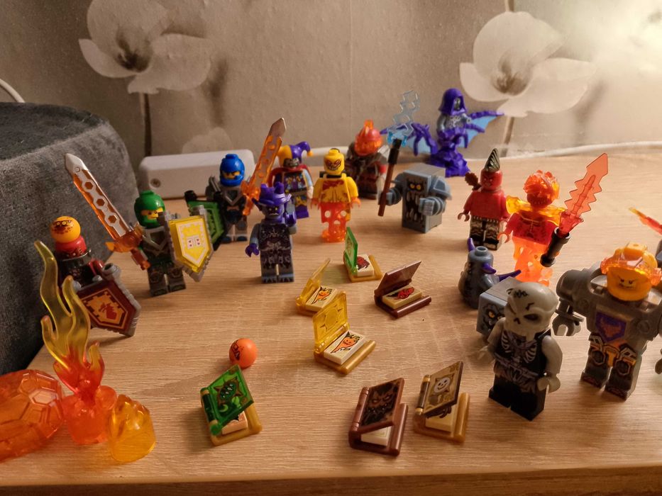 Лего фігурки різних серій