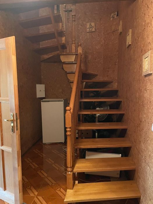 Продаж будинку 192 м2 в с. Шешори 11 сот. землі та гуцульський будинок