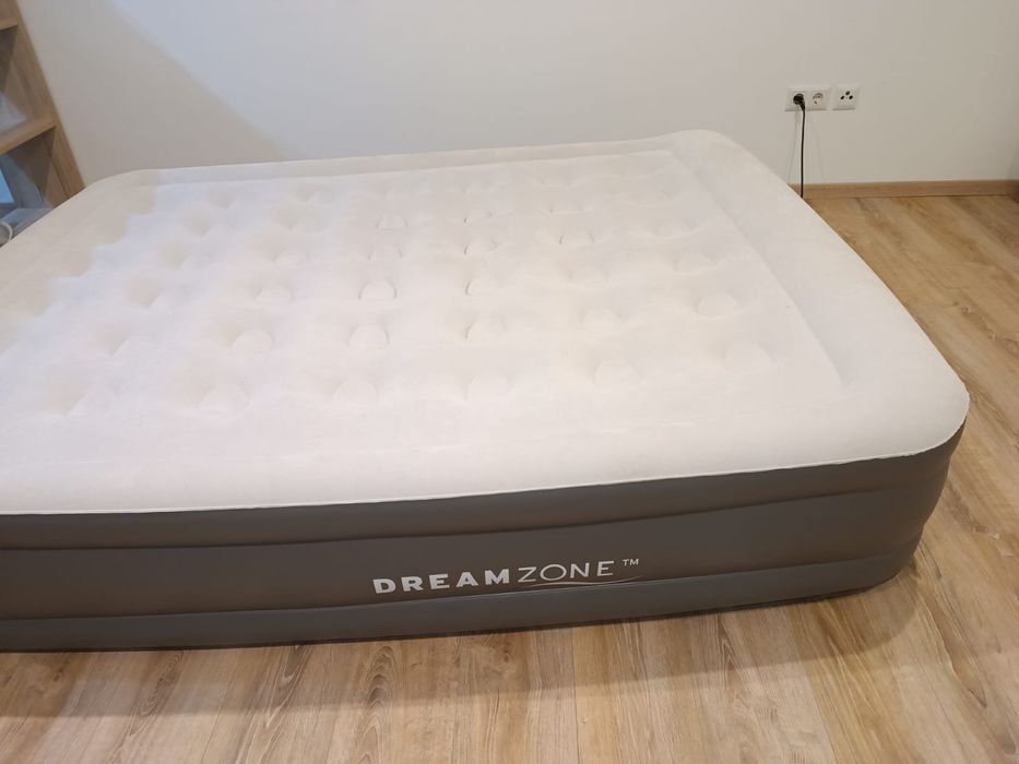 Materac z zintegrowaną pompką 160x200