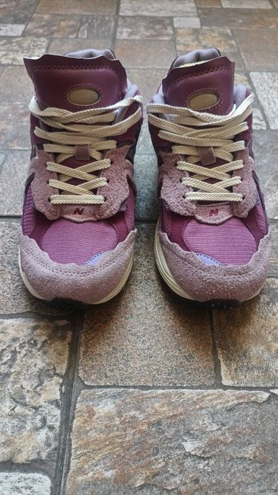 Кросівки New Balance розміром 42 (нові) та куртка New Balance розміром М