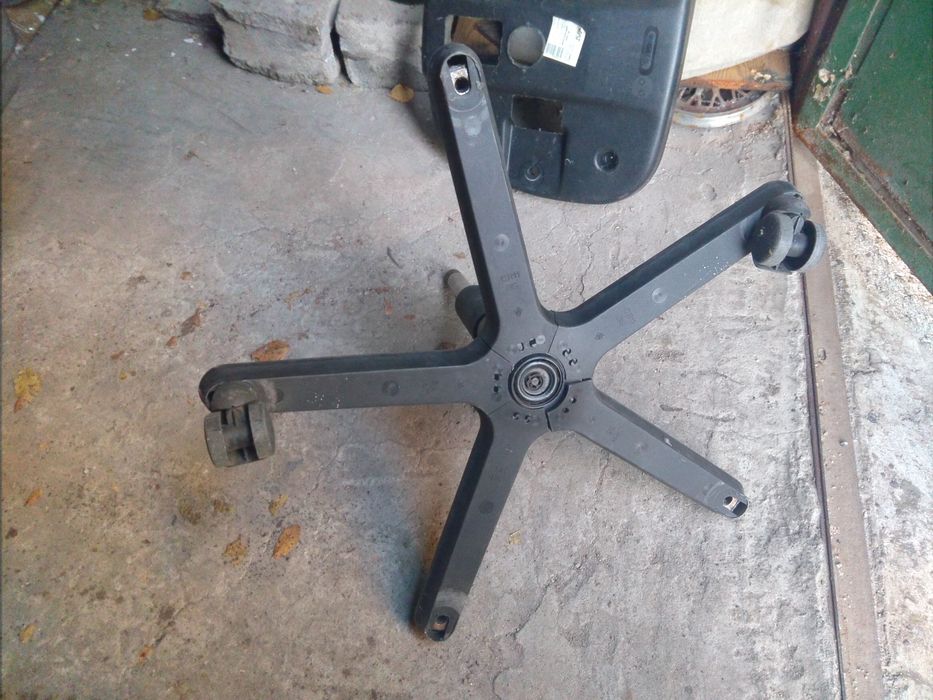 Офисное кресло запчасти (газлифт, кожух, ролики)