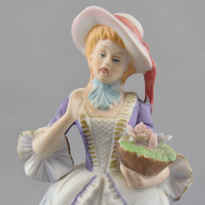 Par de figuras de Menino e Menina em Biscuit, pintados à mão