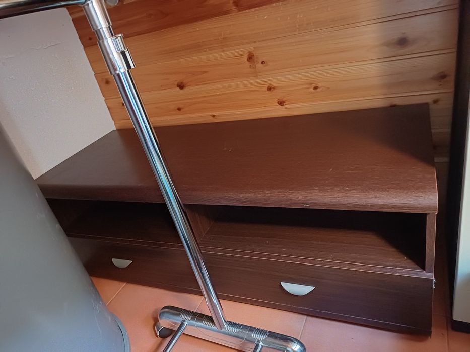 Movel Televisão com rodas