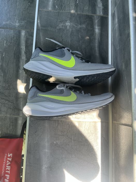 Nike Revolution 7