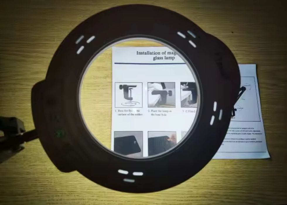 LED лампа-лупа з кріпленням до столу (2×37 см)