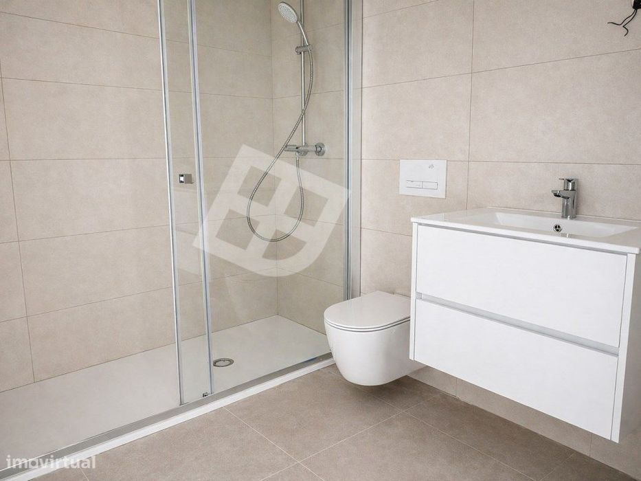 Apartamento T2 com terraço - Centro de Esgueira