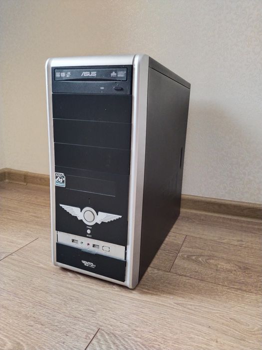 процесор, материнська плата, пам'ять, вінчестер CD-ROM, CD-RW, відеока