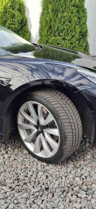 tesla model 3 Standart +