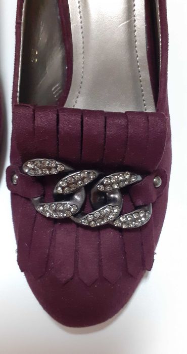 Sapatos Elegantes de Camurça c/ aplique de brilhantes