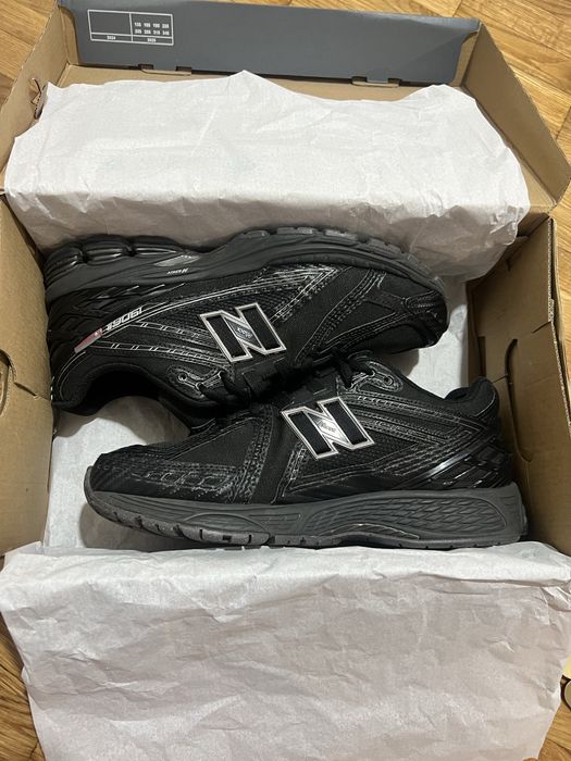New Balance 1906R Black Grey Carbon