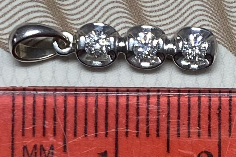 Золотой кулон подвеска с натуральными бриллиантами.