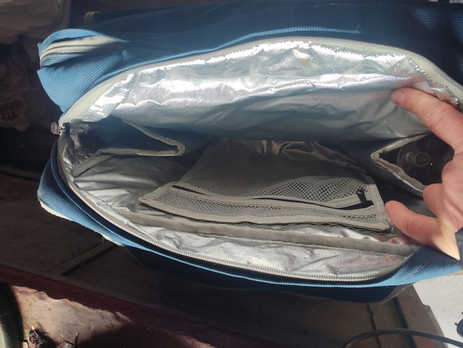 Рюкзак-холодильник с термоизоляционным внутренним покрытием.