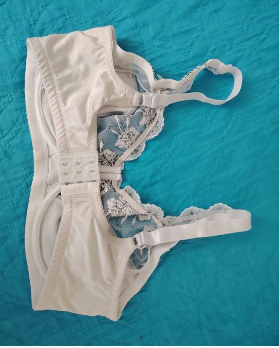 Бюстгальтер з кружевом, розмір чашки E-F та об'ємом під грудьми 95. Ко