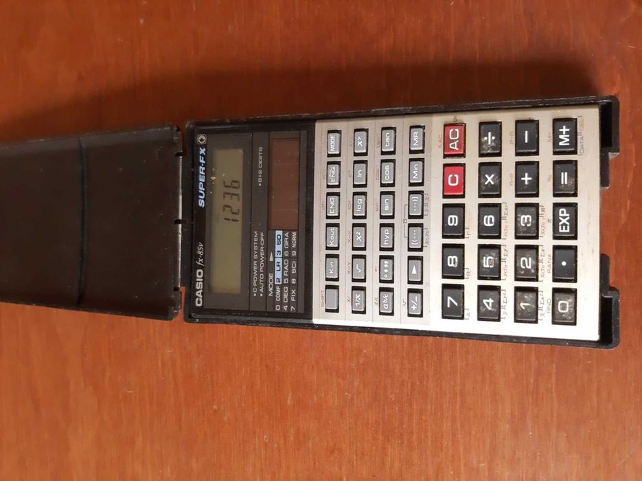 Kalkulator Casio fx-85v Super-FX w czarnym etui | vintage