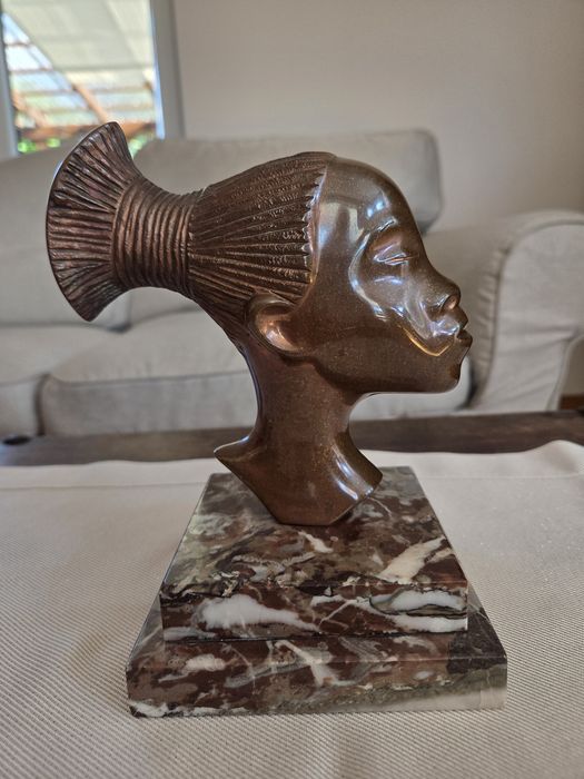 Figura w stylu afrykańskim art-deco