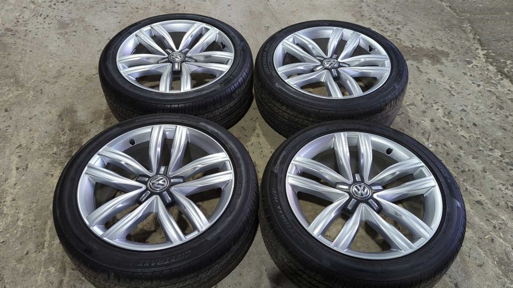 Комплект дисків з шинами R18 235/45 з Volkswagen Passat B8 2017
