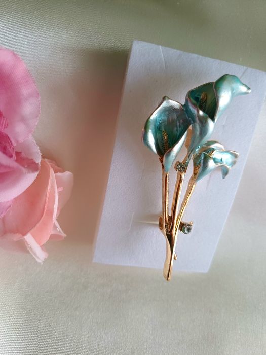 Broszka - Błękitne lilie.