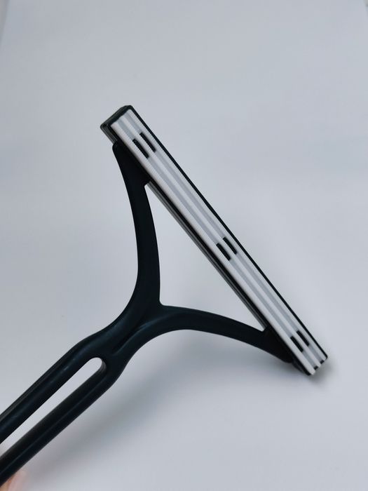 Nowa  Przenośna Szczotka Granatowa  Golarka do Ubrań Tapcierki Grzebie