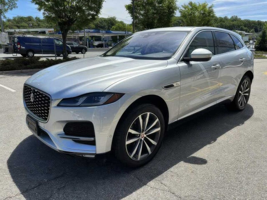 Jaguar F-Pace      2022