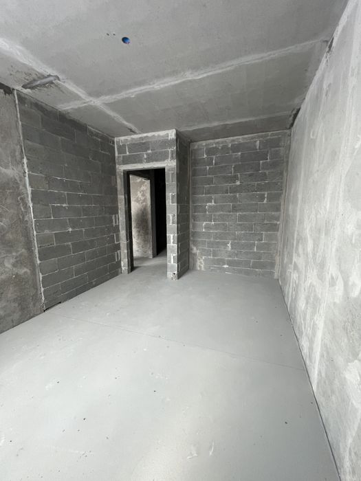 Продам 3к квартиру в Києві біля ТРЦ Ретровіль!