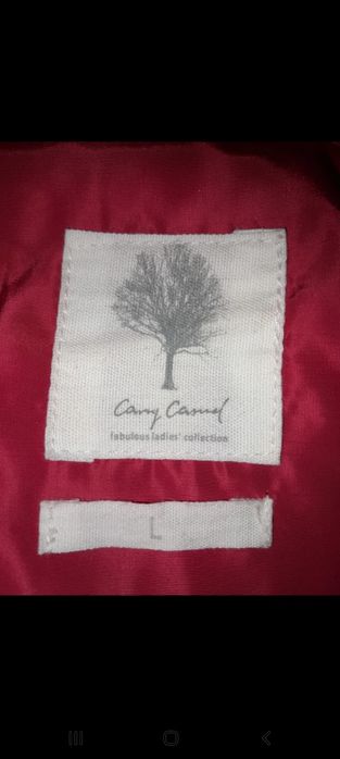 Długa zimowa czerwona kurtka